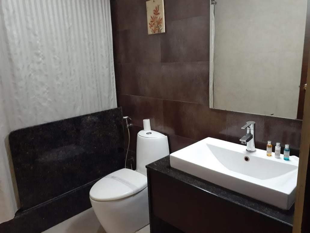 Jorhāt Hotel Md'S Continental מראה חיצוני תמונה